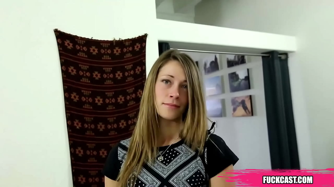 Я люблю трахать девушек вроде нее, тех, которые сначала играют все независимые и скромные, а потом оказываются самыми большими шлюхами из всех